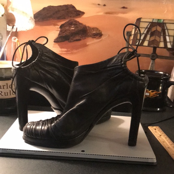 Vintage GUCCI Lambskin Sexy Back Tie Ruched Heels - Picture 5 of 11